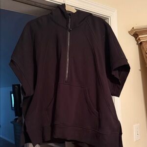 Gently worn lululemon scuba half zip. Medium/Large